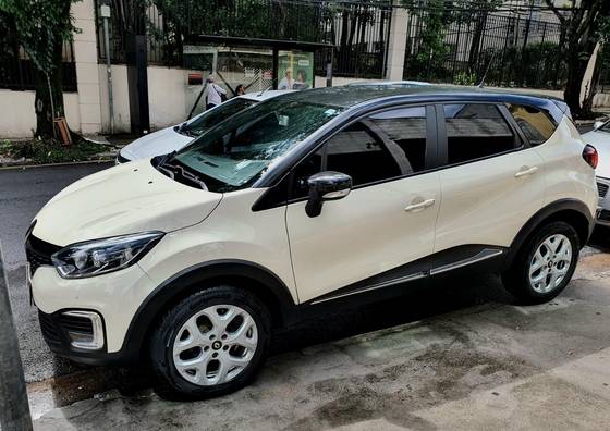 RENAULT CAPTUR 1.6 16V SCE FLEX LIFE X-TRONIC RENAULT CAPTUR 1.6 16V SCE FLEX LIFE X-TRONIC